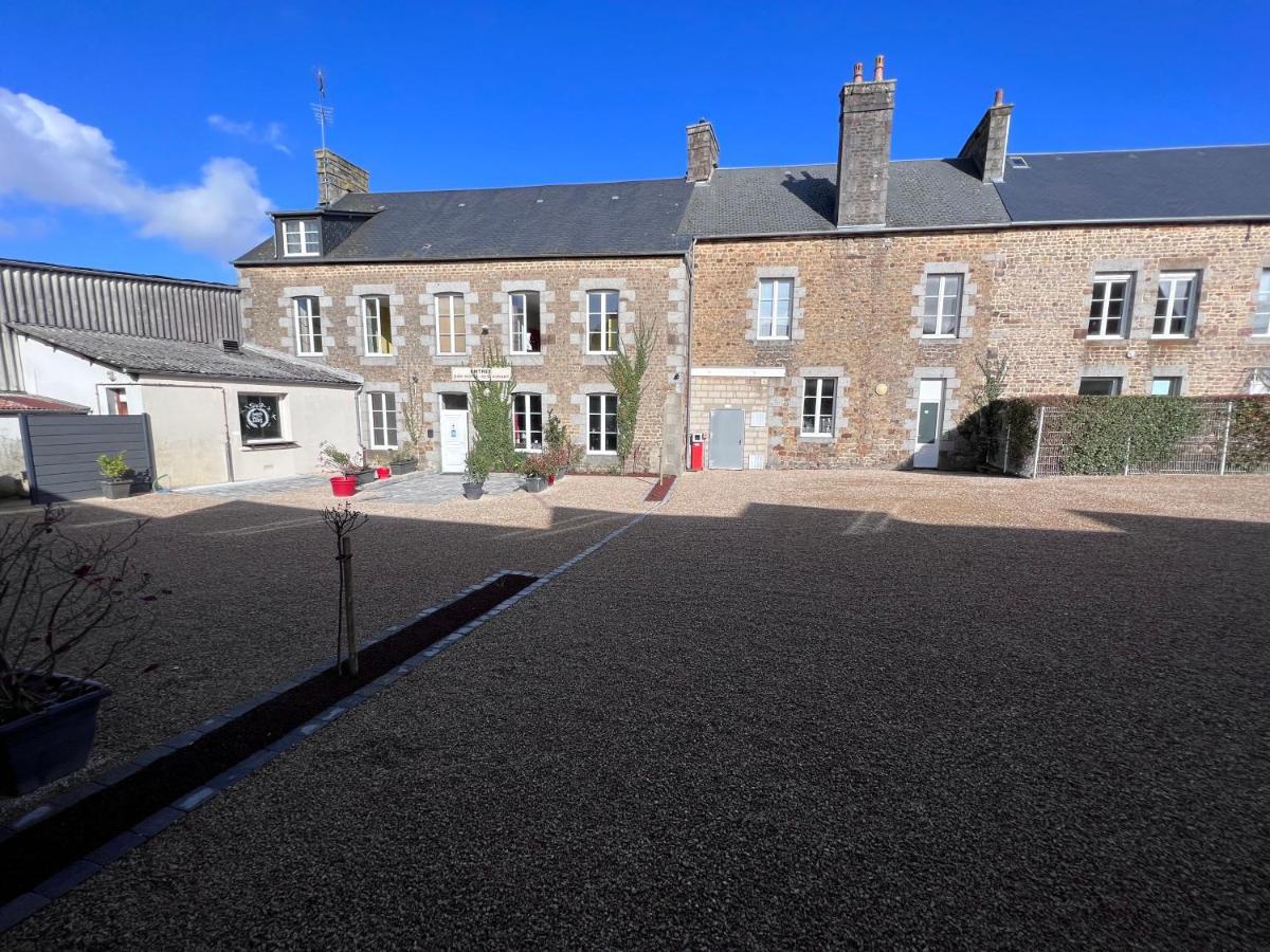 Au Pere Tranquille Hotel Tinchebray-Bocage Exterior photo