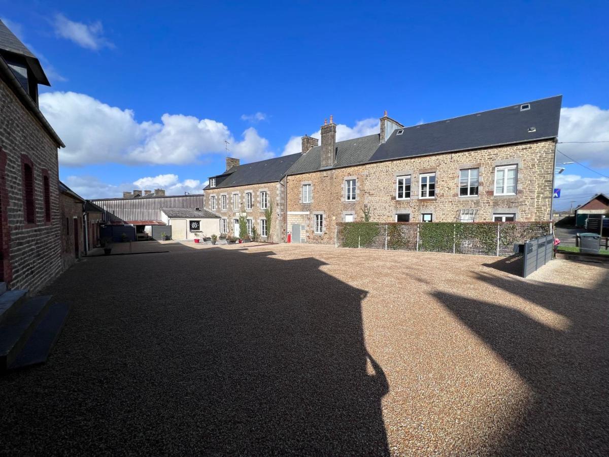Au Pere Tranquille Hotel Tinchebray-Bocage Exterior photo