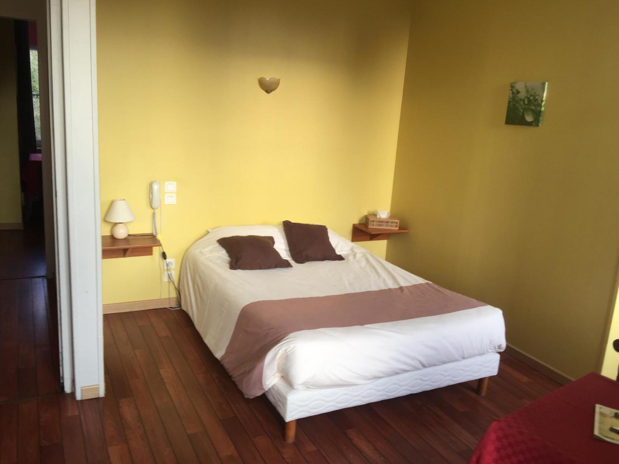 Au Pere Tranquille Hotel Tinchebray-Bocage Exterior photo